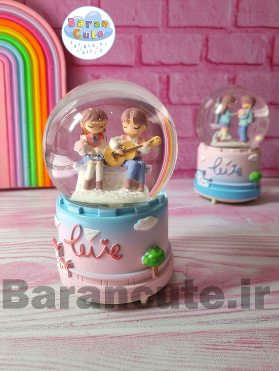 گوی موزیکال پمپی برفی چراغ دار سایز بزرگ طرح عاشقانه و گیتار