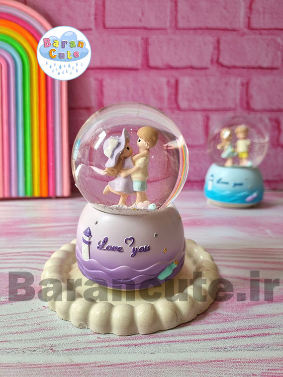 گوی موزیکال برفی چراغ دار (سایز متوسط) طرح دختر و پسر عاشق یاسی