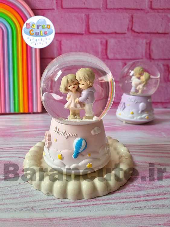 گوی موزیکال برفی چراغ دار (سایز متوسط) طرح دختر و پسر و آغوش