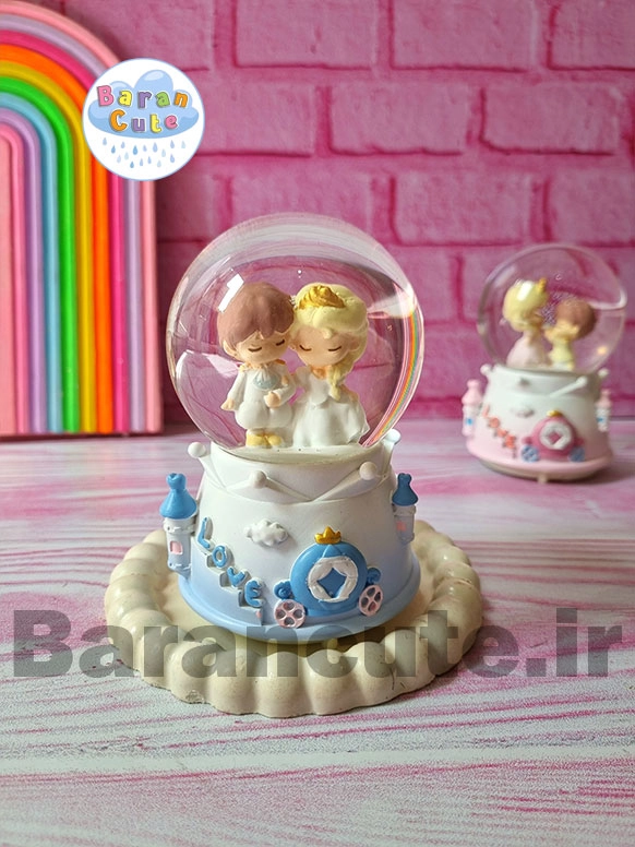 گوی موزیکال برفی چراغ دار (سایز متوسط) طرح پرنس و پرنسس آبی