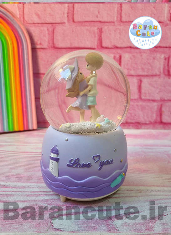 گوی موزیکال پمپی برفی چراغ دار سایز بزرگ طرح دختر و پسر و آغوش