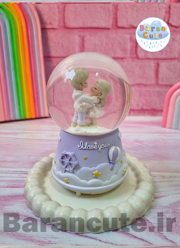 گوی موزیکال برفی چراغ دار (سایز متوسط) طرح بوسه