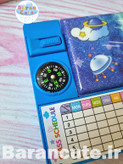 جامدادی کتابی مگنتی کشو به همراه وایت برد و قطب نما طرح فضانورد
