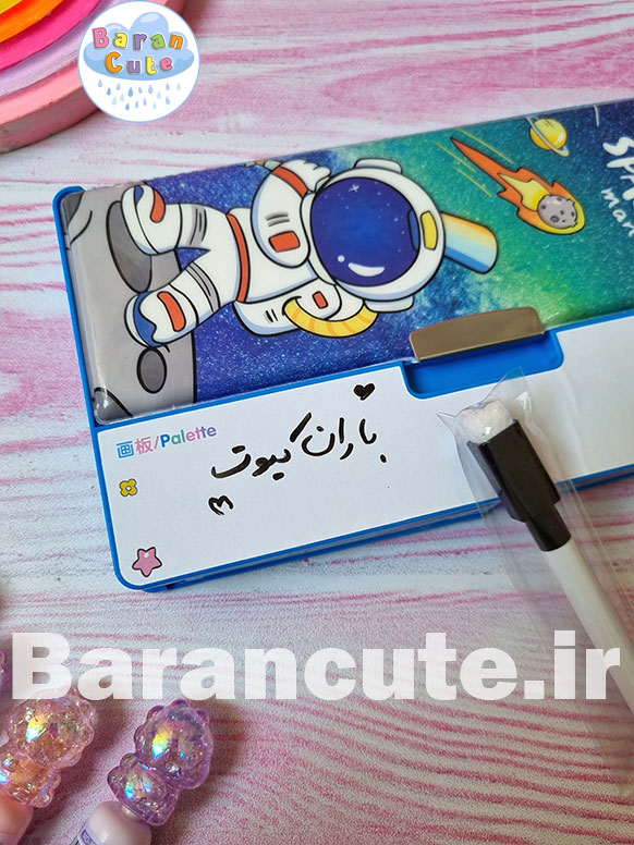 جامدادی کتابی مگنتی کشو دار همراه وایت برد و قطب نما طرح فضانورد